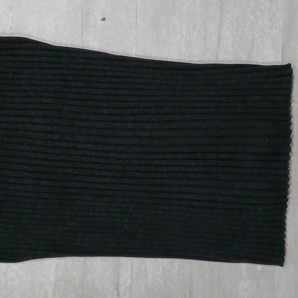 Cable & Gauge Ribbed knit tank top. SIZE MEDIUM. - Picture 6 of 10